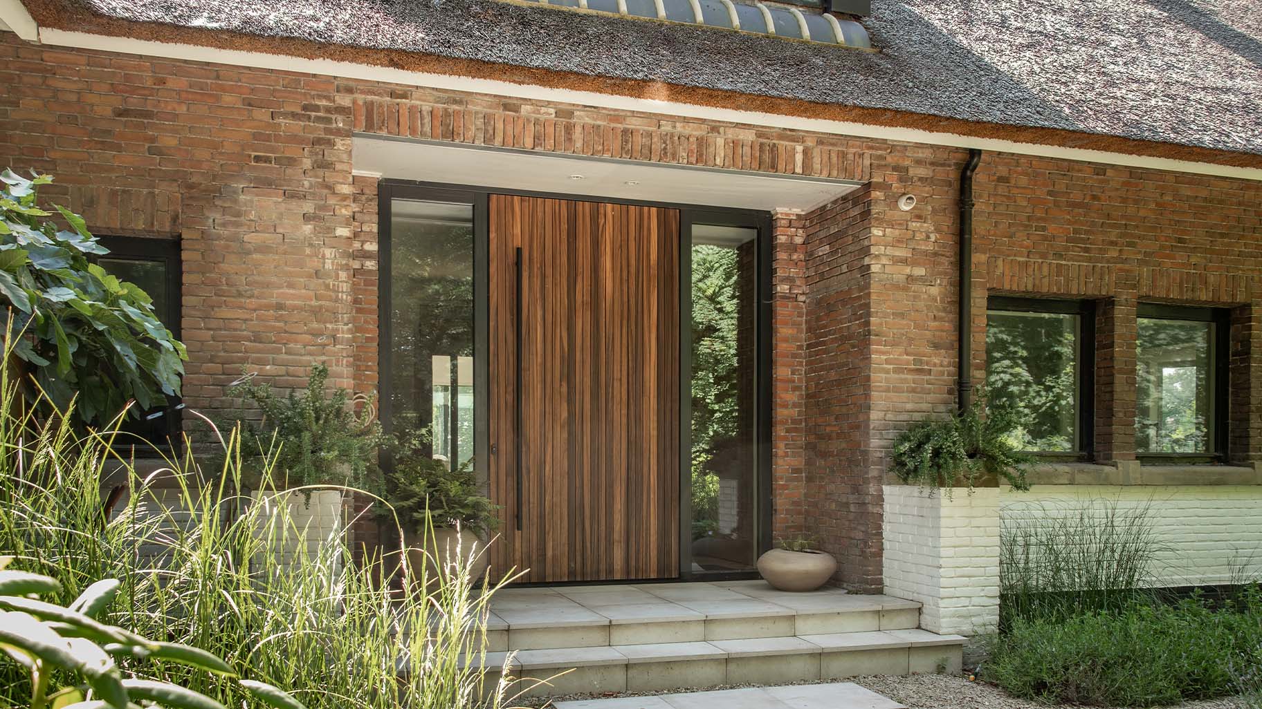 Taatsdeur als voordeur Padoek hout