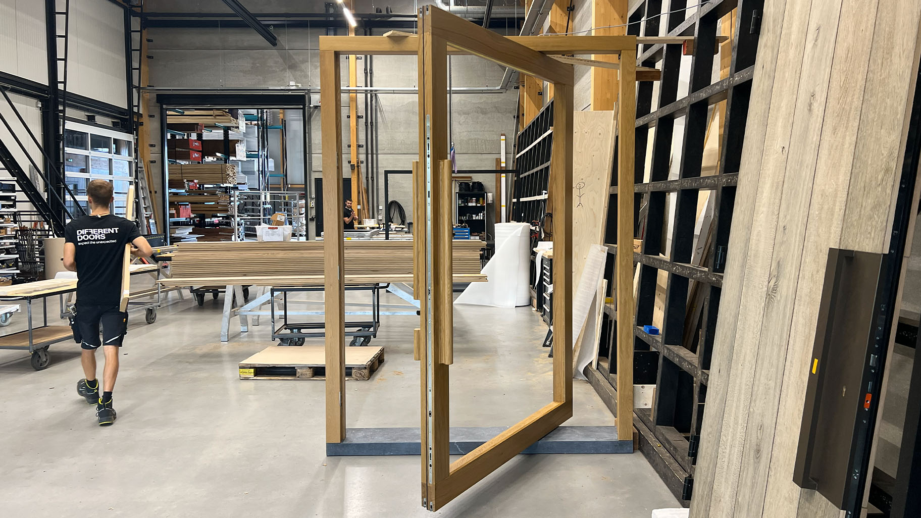 Houten taatsdeur met veel glas