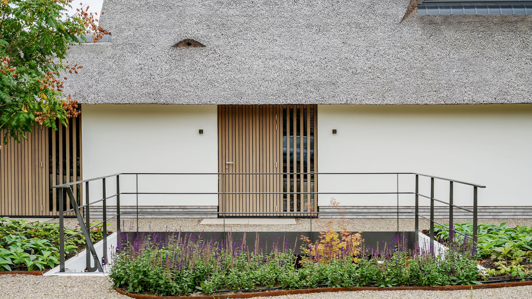 Different Doors afrormosia houten deuren