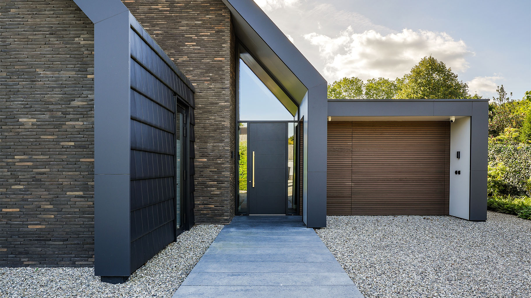 Horizontale houten sectionaaldeur Different Doors