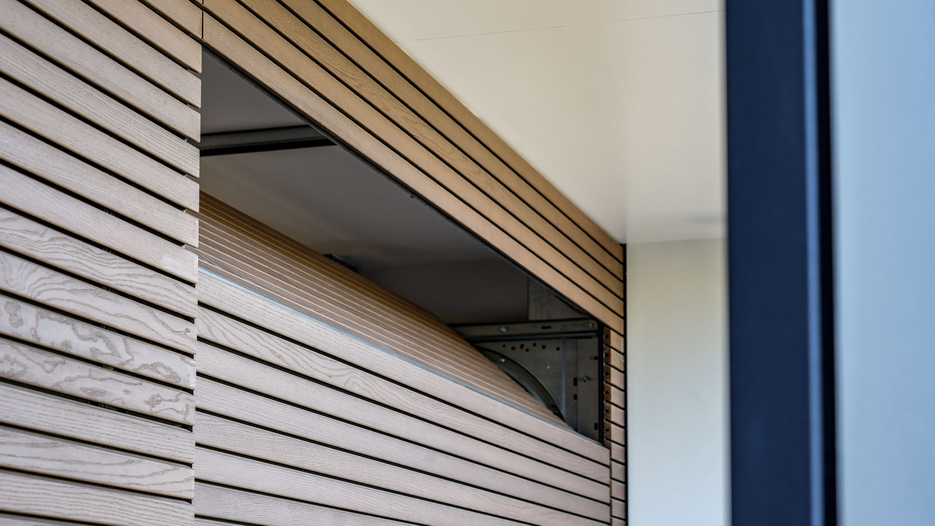 Houten garagedeur horizontale latten Hotwood Essen