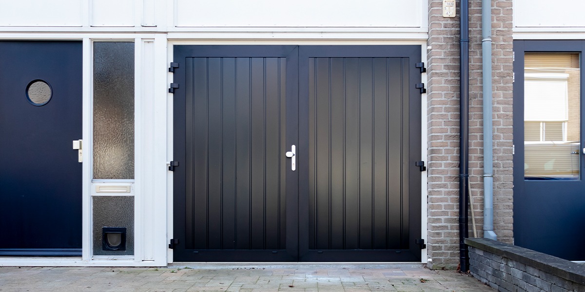 Openslaande garagedeur zwartblauw