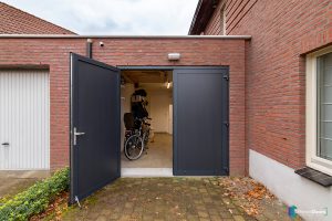 Openslaande garagedeur zwartgrijs