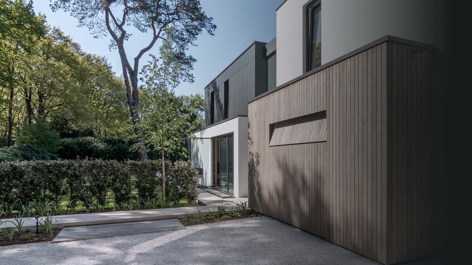 Houten garagedeur brede latten