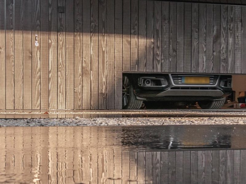 Houten garagedeur van Douglas