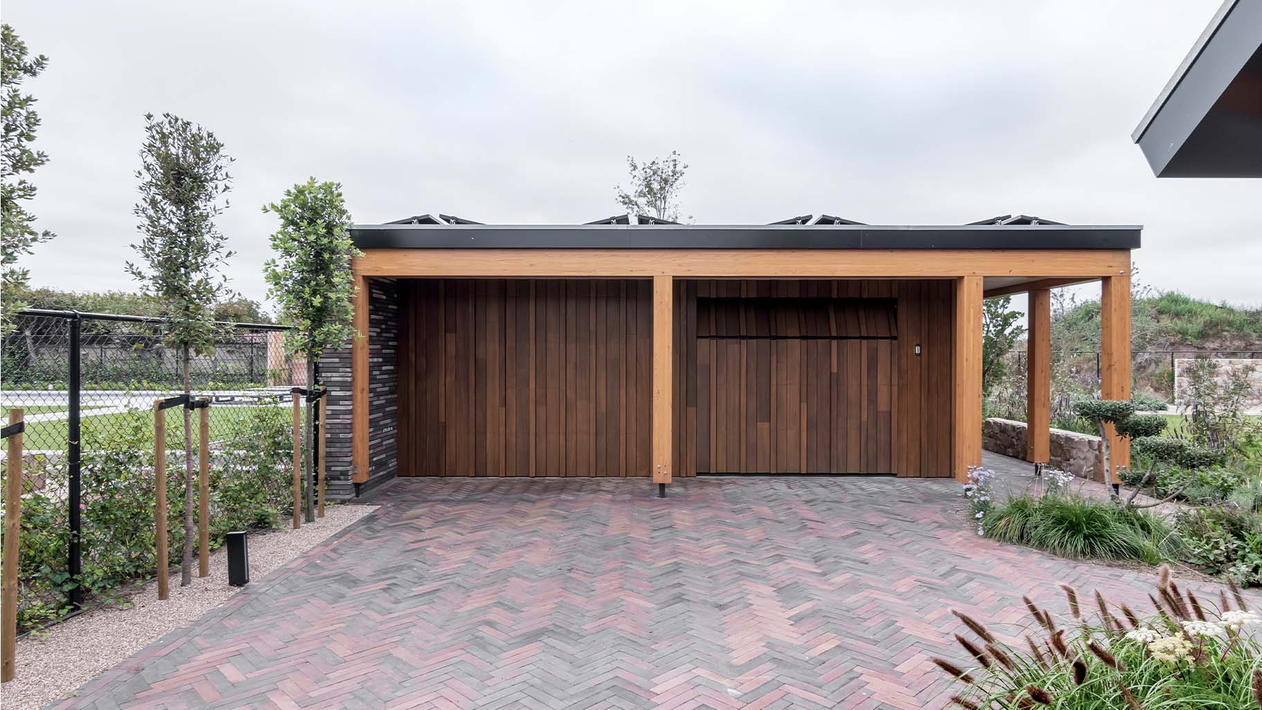 Elektrische houten garagedeuren