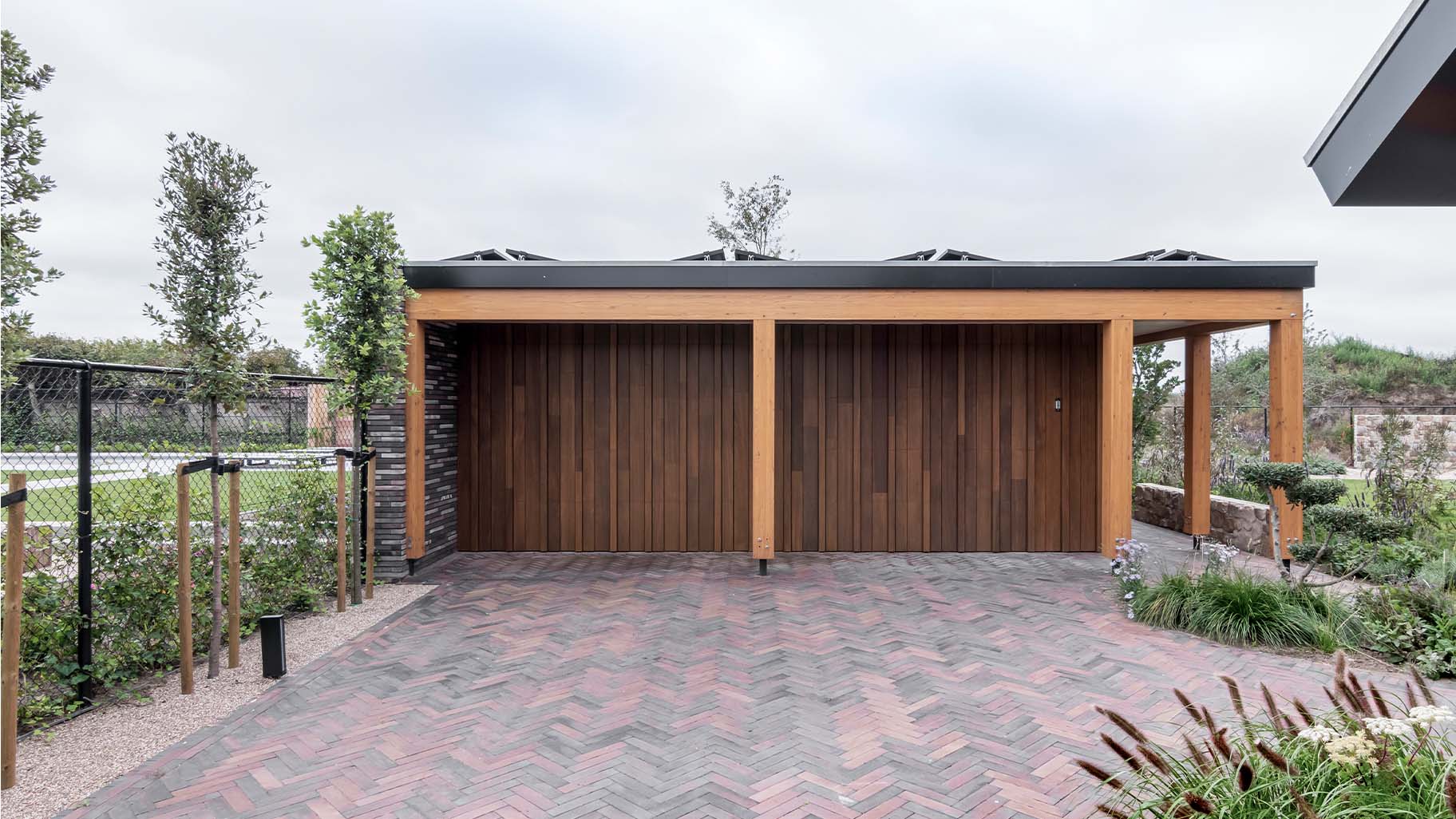 Elektrische houten garagedeuren