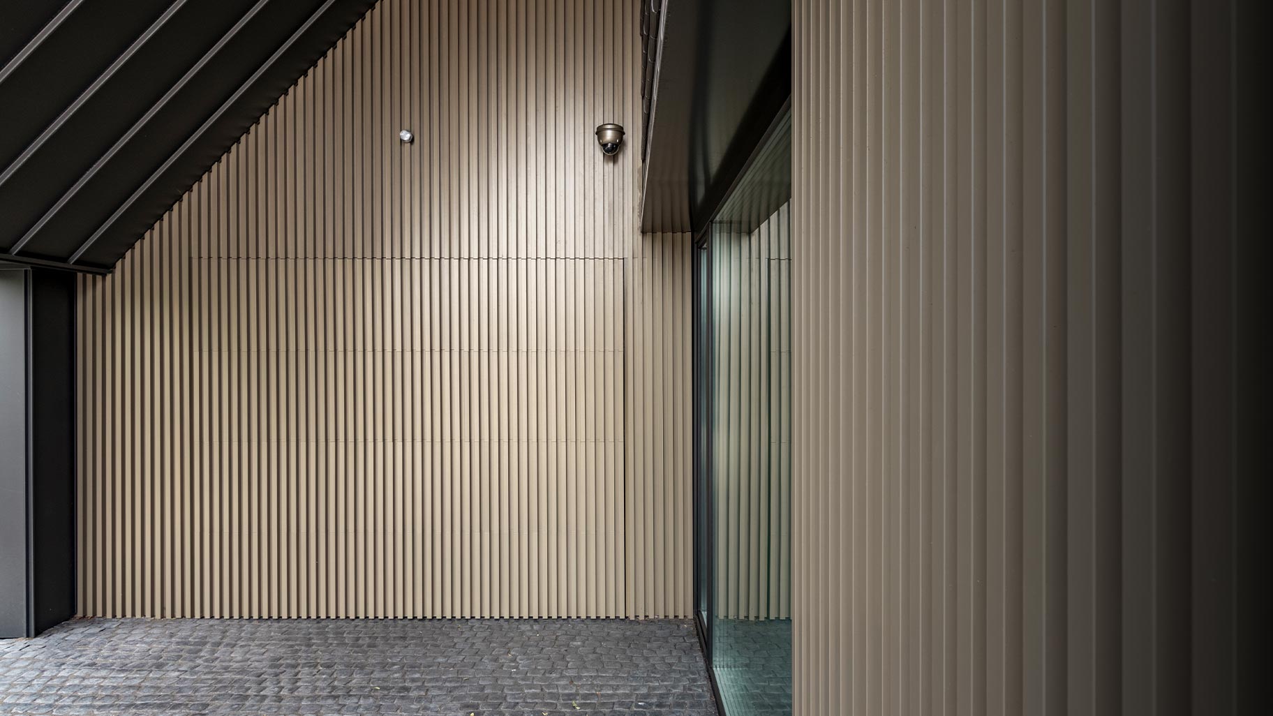 Garagedeur met loopdeur