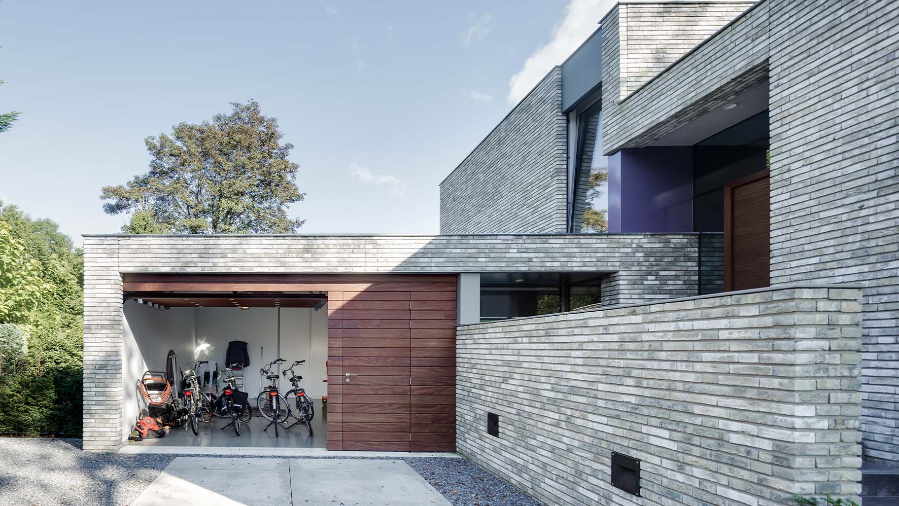 Horizontale houten sectionaaldeur Different Doors