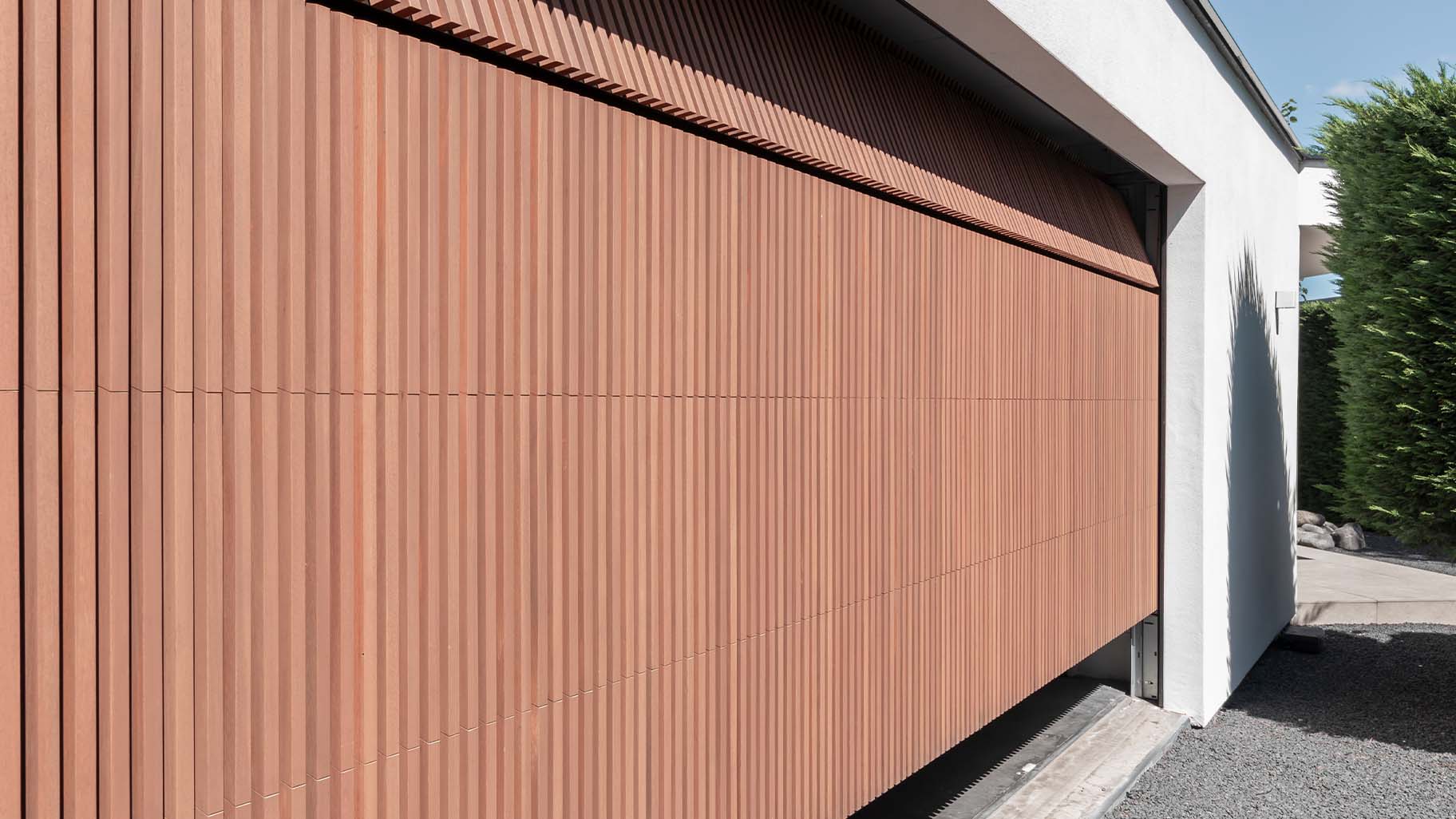 Houten garagedeur 6 meter breed