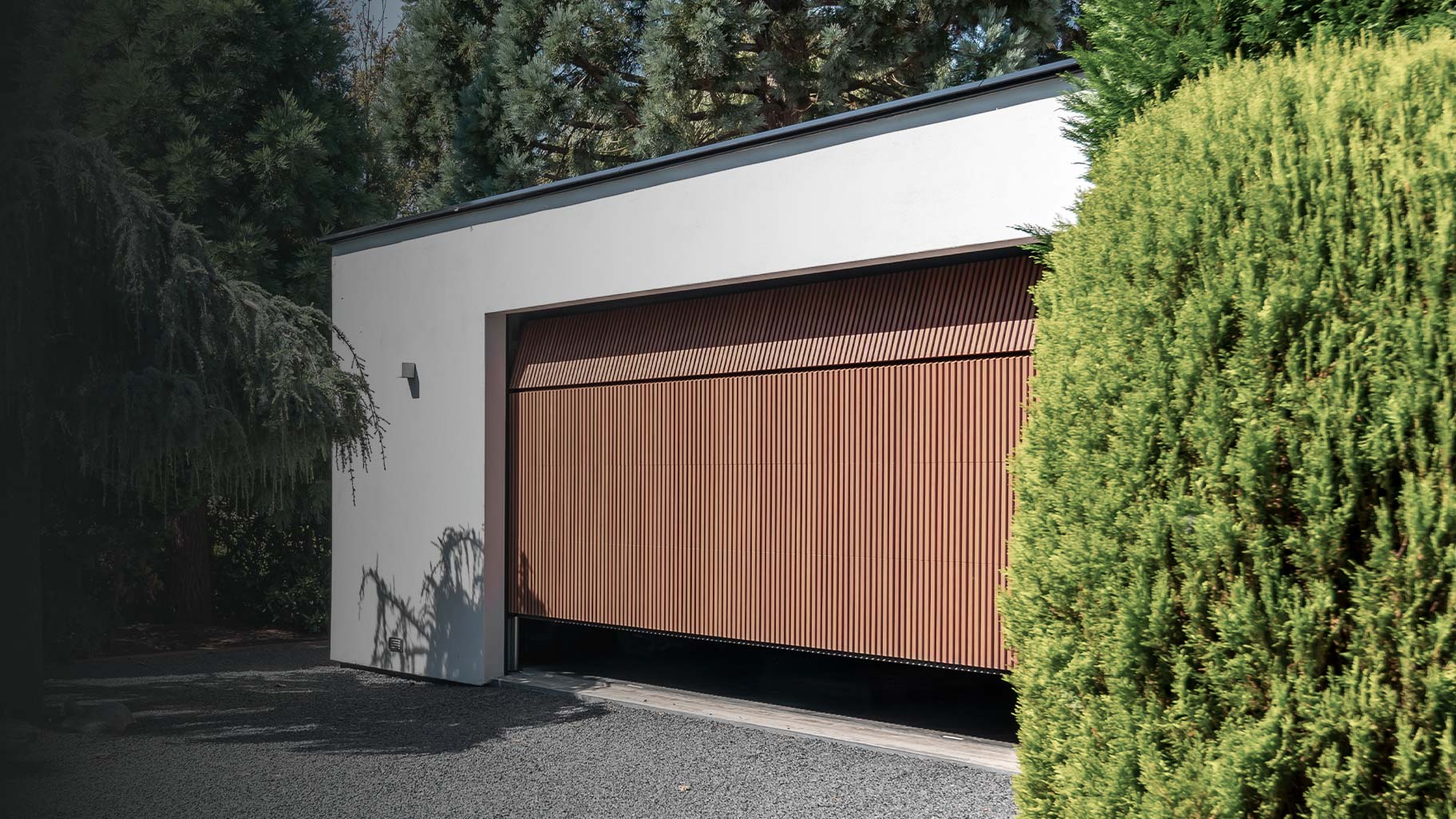 Houten garagedeur 6 meter breed smalle latten