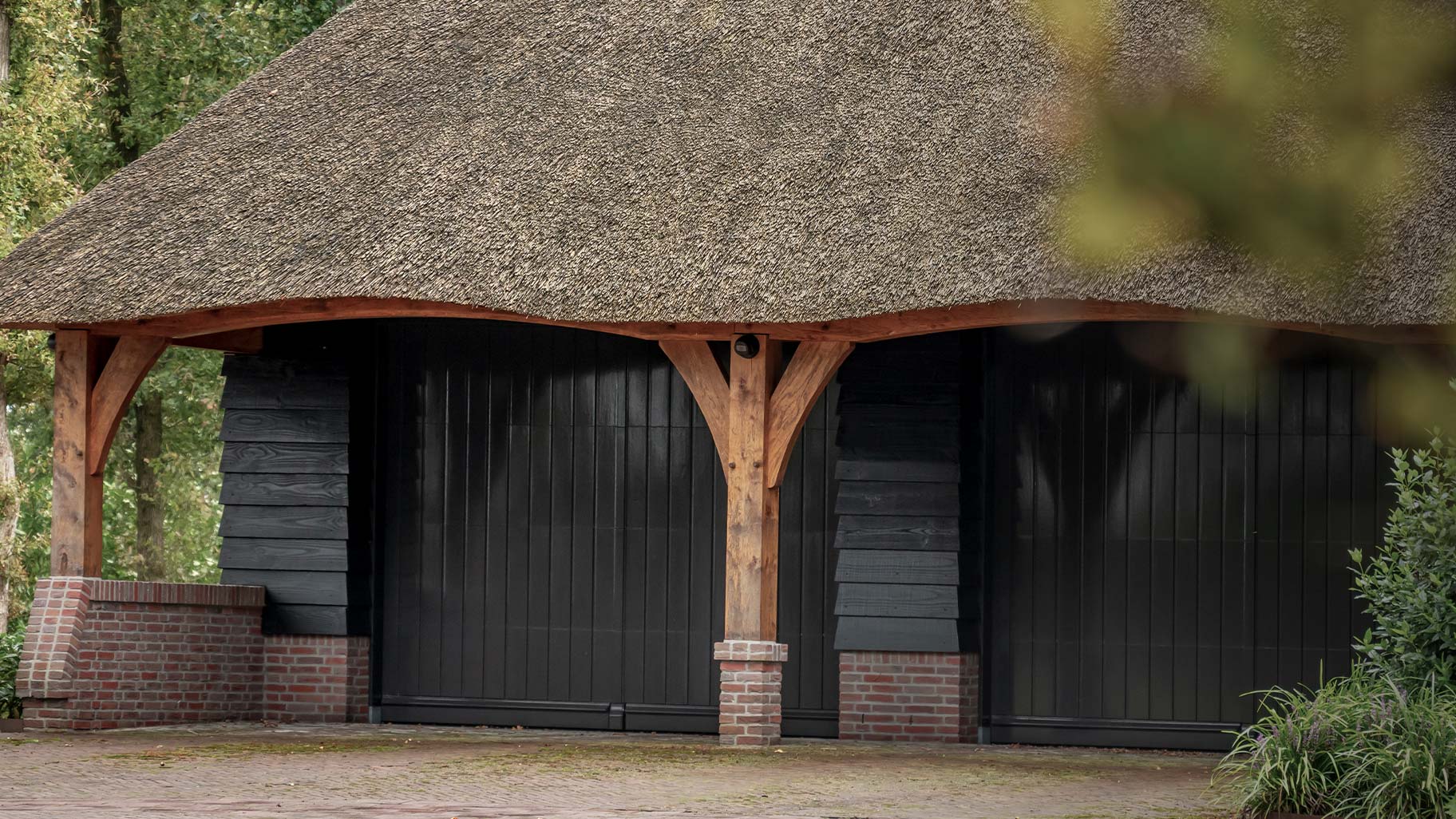 Zijwaartse garagedeur Different Doors