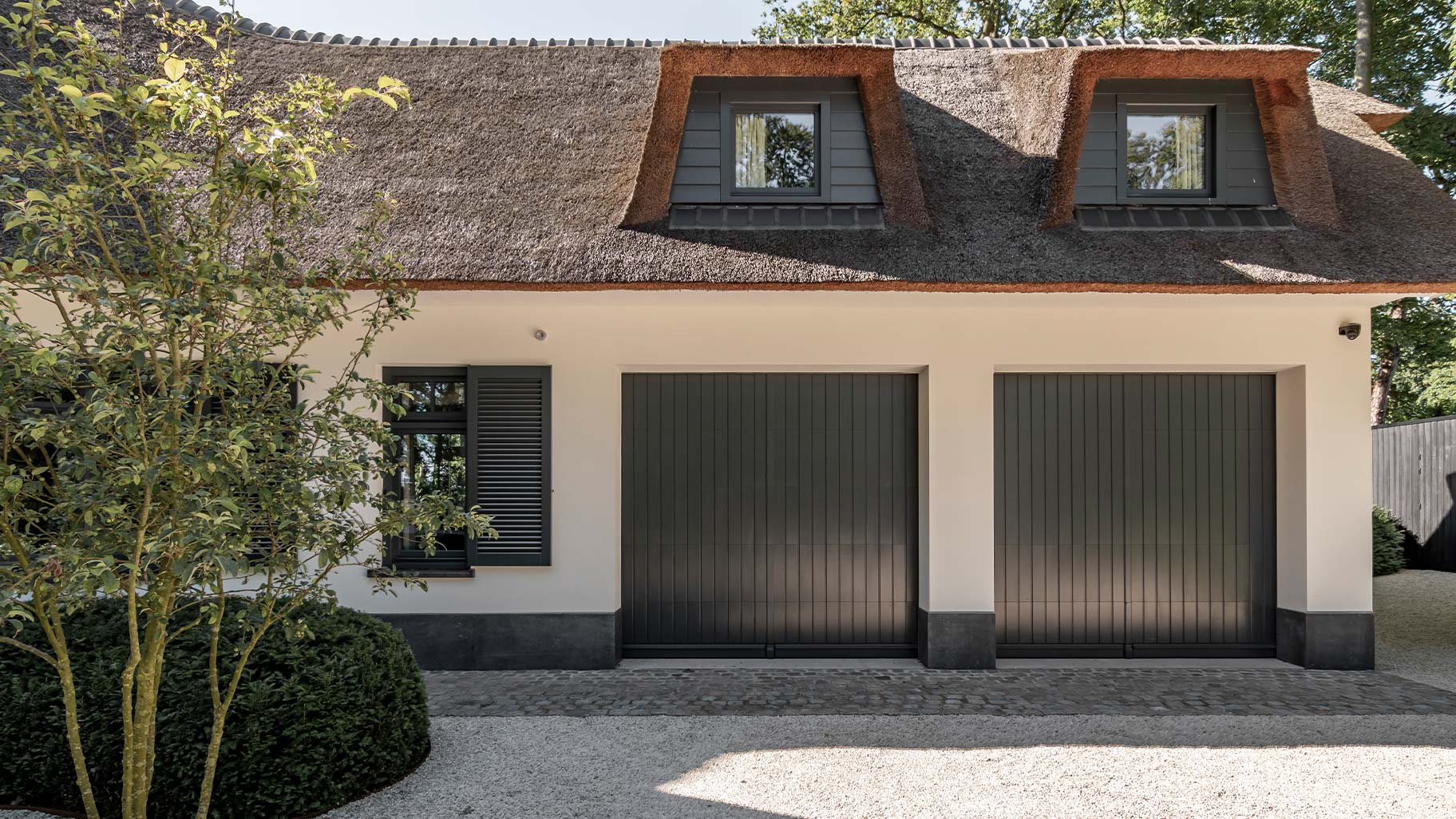 klassieke stijl garagedeuren different doors