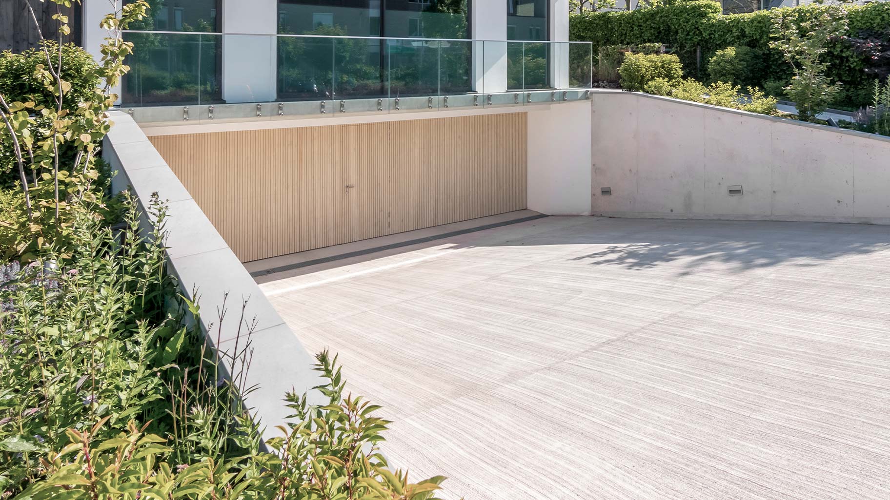 Accoya garagedeur Different Doors