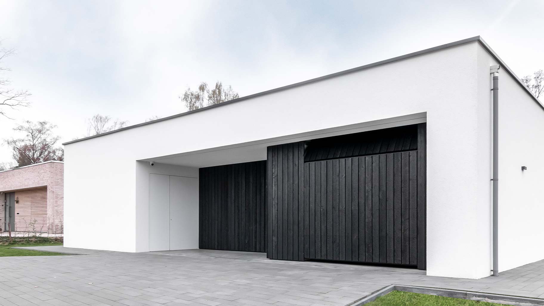 Accoya garagedeur Different Doors shou sugi ban