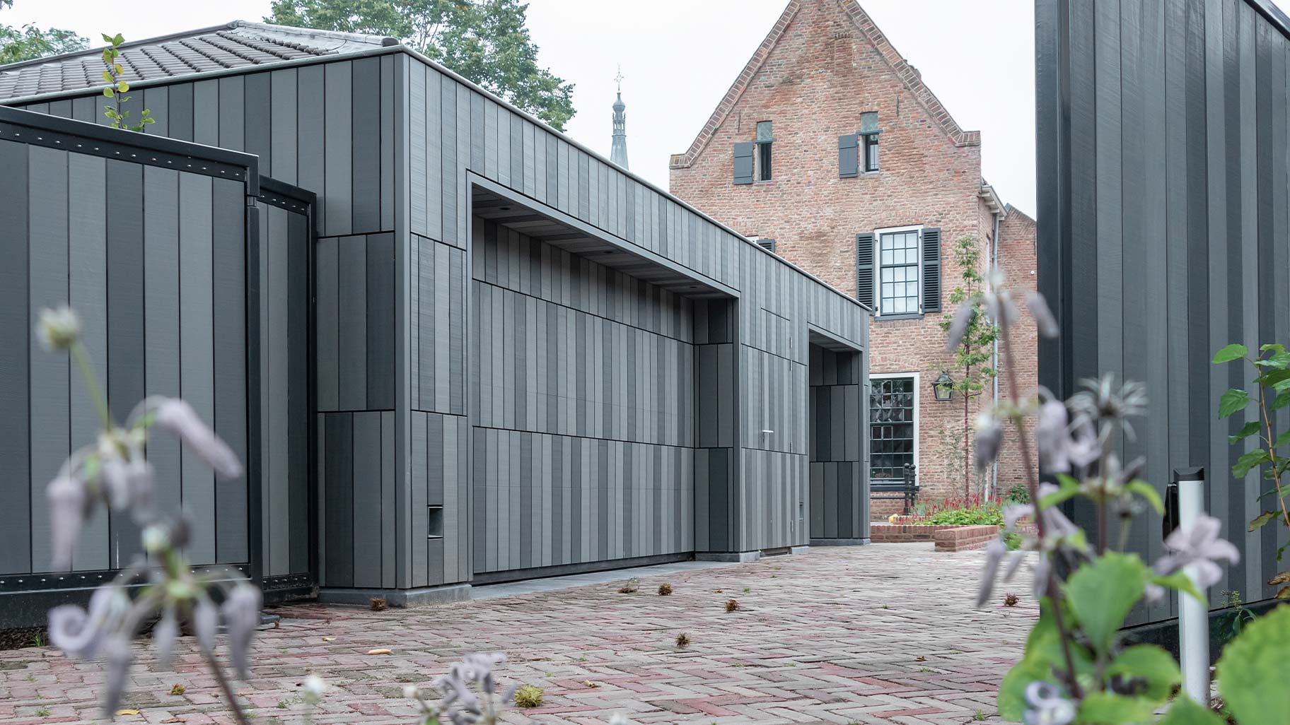 Accoya garagedeur Different Doors brede delen