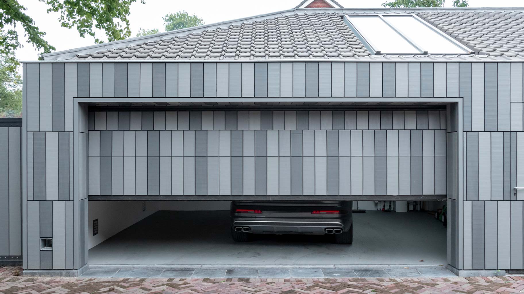 Accoya garagedeur Different Doors brede delen