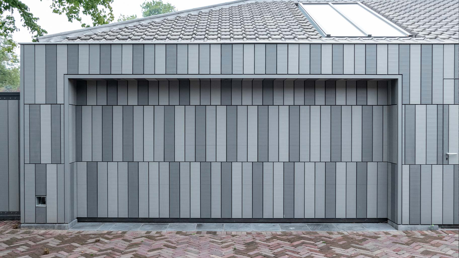 Accoya garagedeur Different Doors brede delen