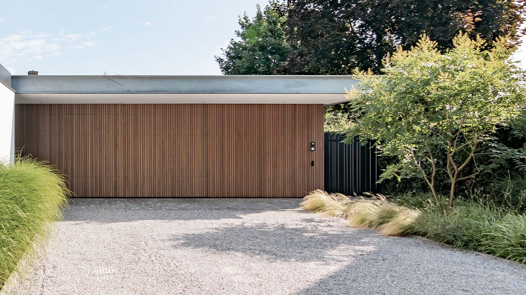 afrormosia latten garagedeur different doors