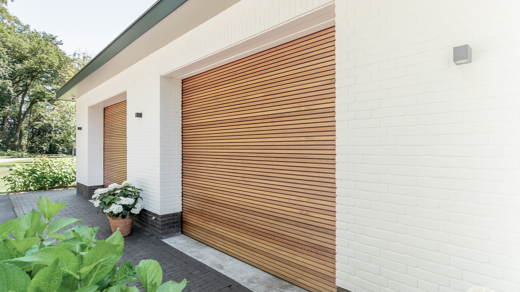 Horizontale houten sectionaaldeuren van Red Cedar