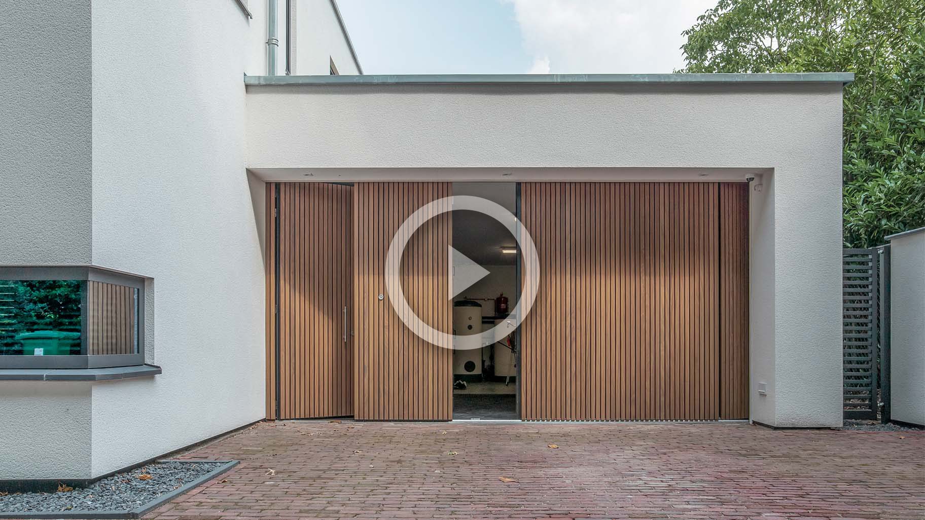 Video Different Doors