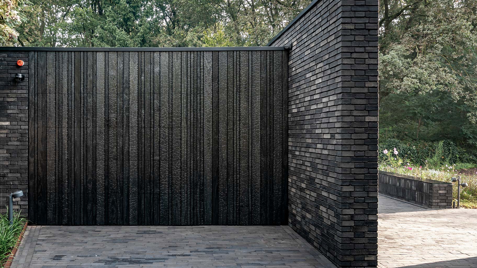 garagedeur zwarthout