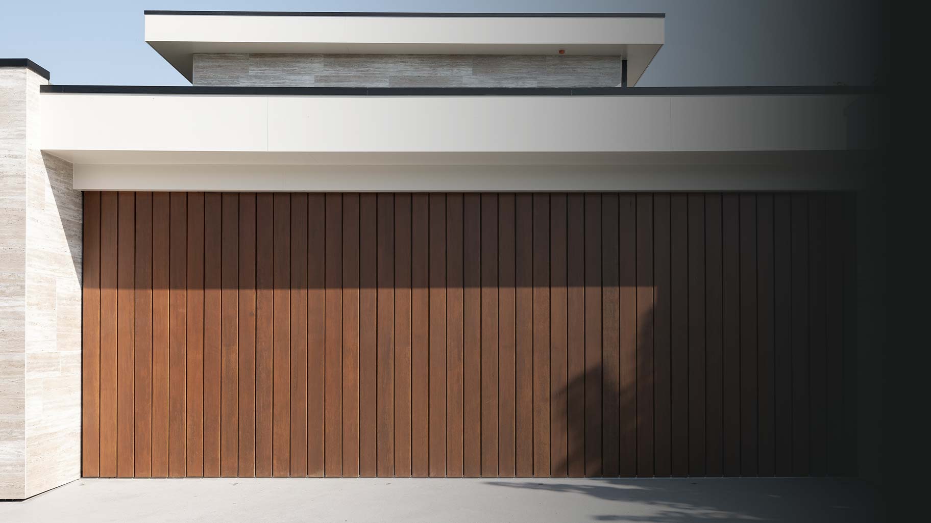 Klassieke houten garagedeuren met boogvorm