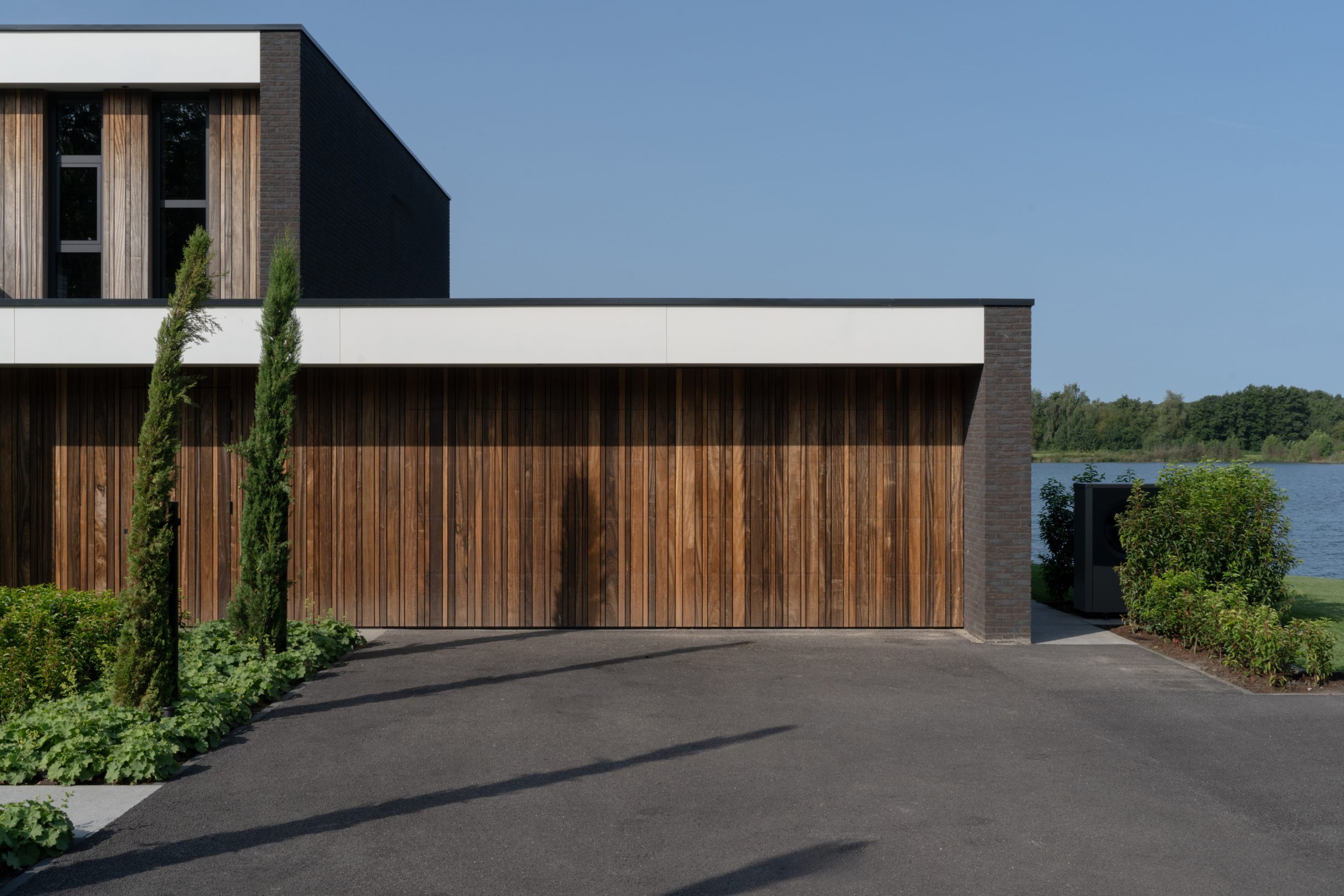 Zijwaartse garagedeur Different Doors