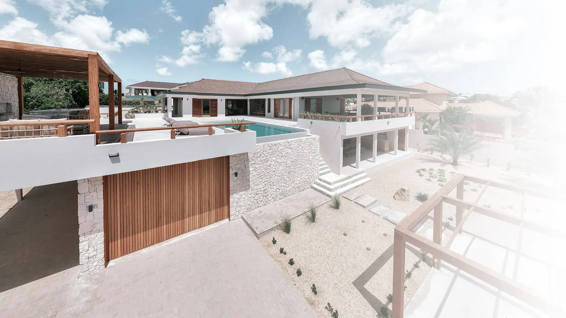 Project: Zijwaartse garagedeur op Curaçao | Different Doors