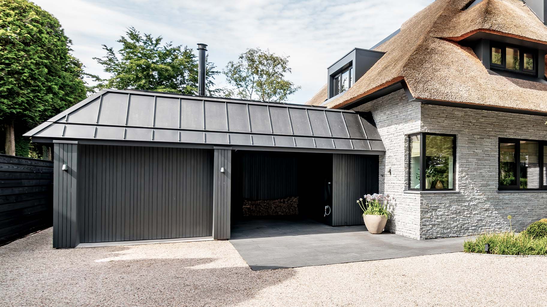 Different Doors Fraké houten garagedeur