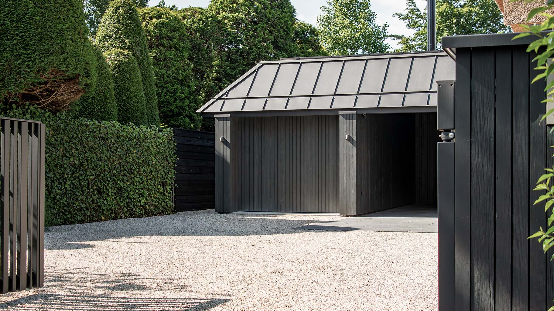 Garagedeur Fraké achter de dag geplaatst