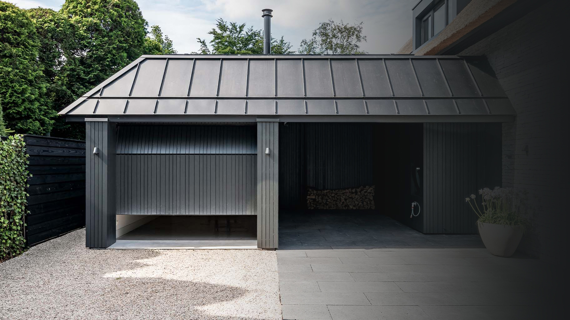 Garagedeur Fraké achter de dag geplaatst