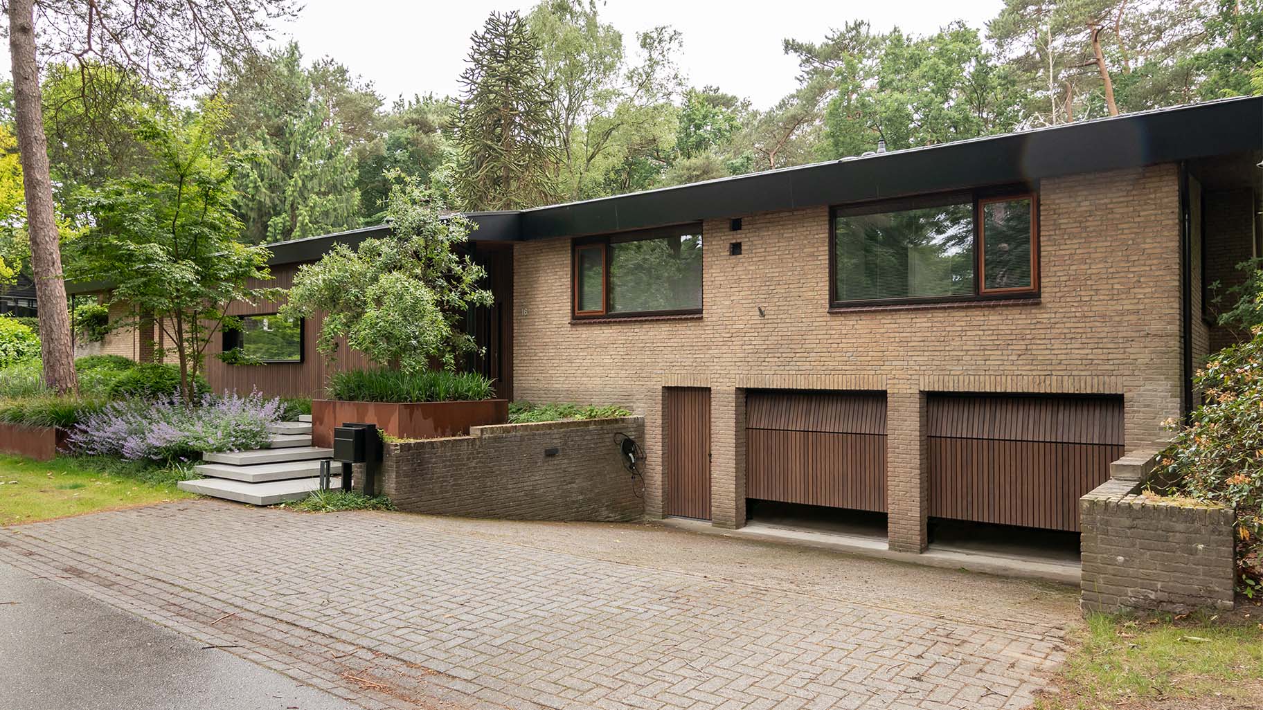 Different Doors Afrormosia houten deuren