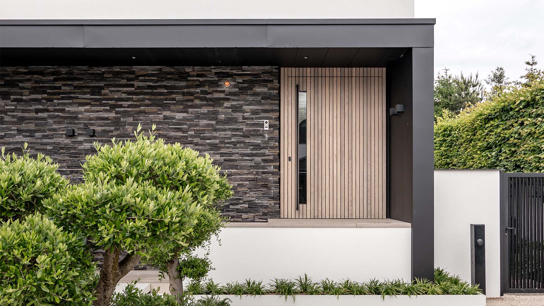 Taatsdeur van vergrijsd essenhout