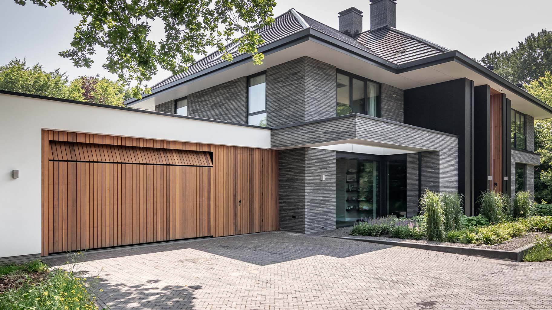 Houten garagedeur Western Red Cedar