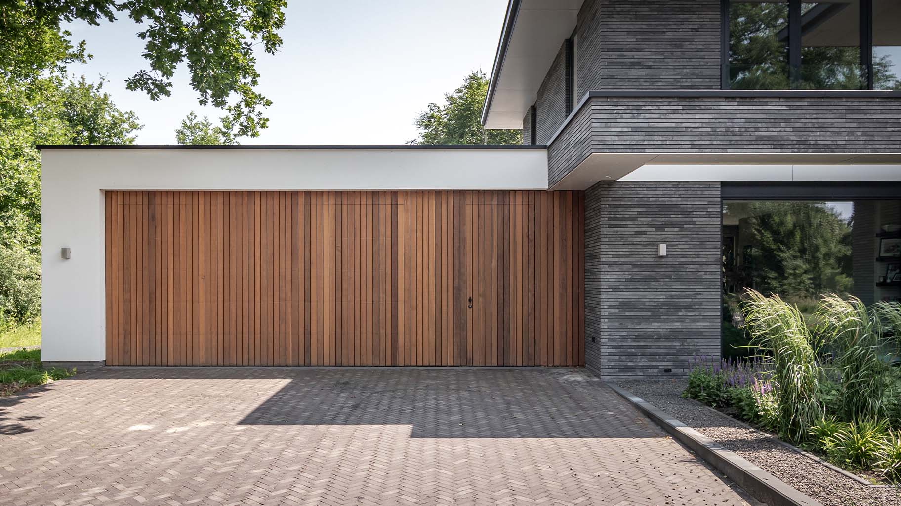 Houten garagedeur Western Red Cedar