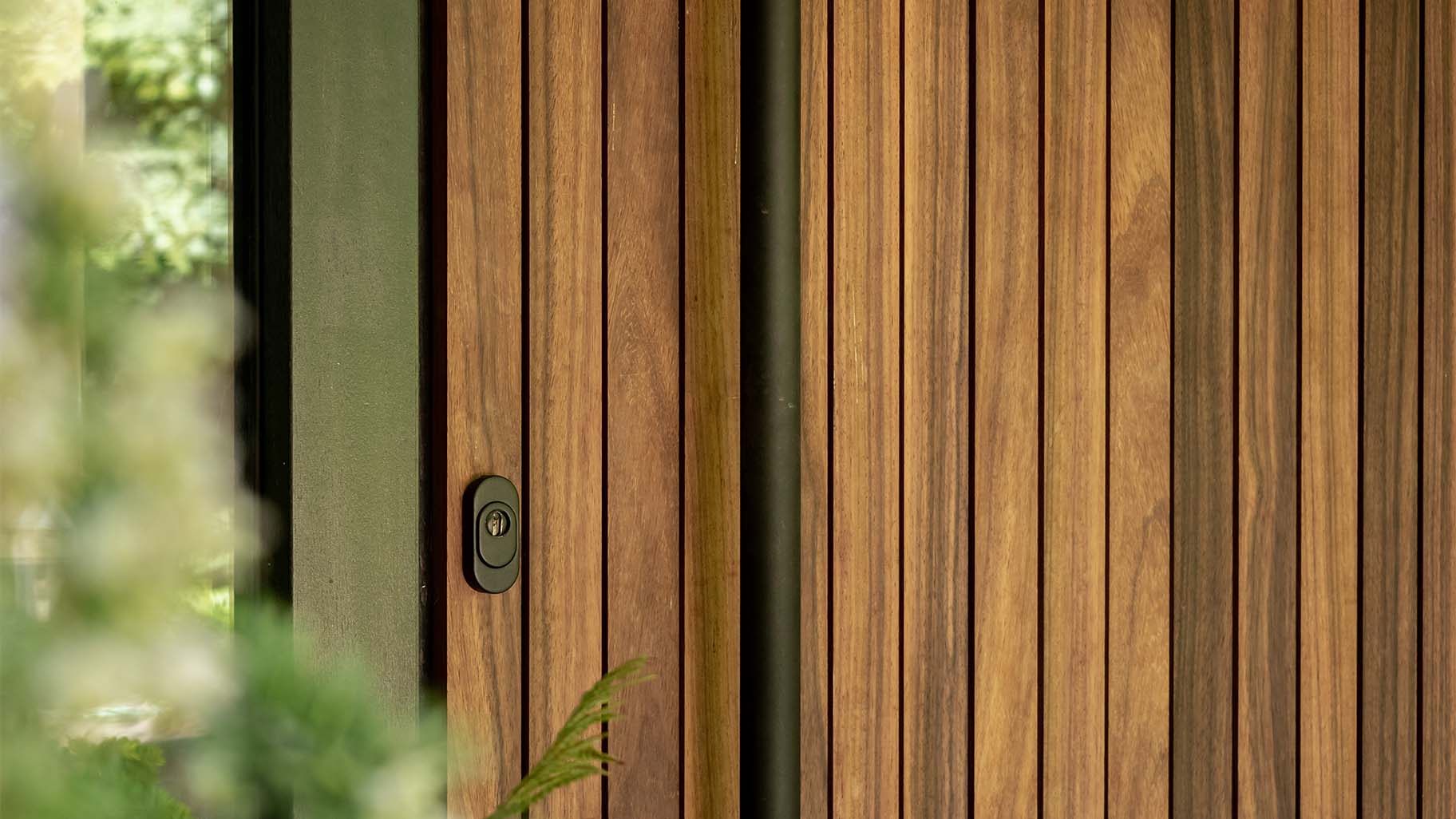 Taatsdeur als voordeur Padoek hout