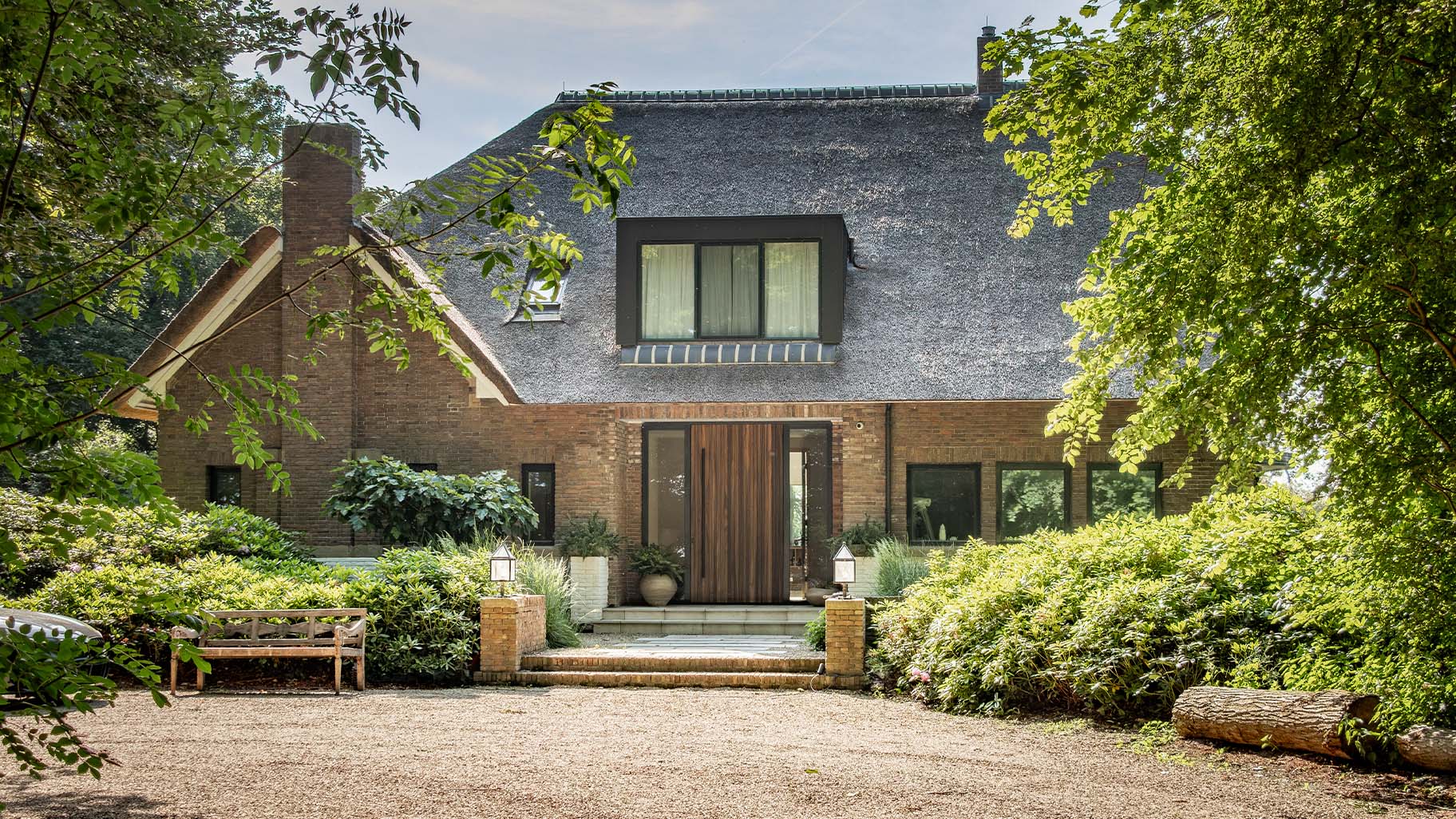 Taatsdeur als voordeur Padoek hout