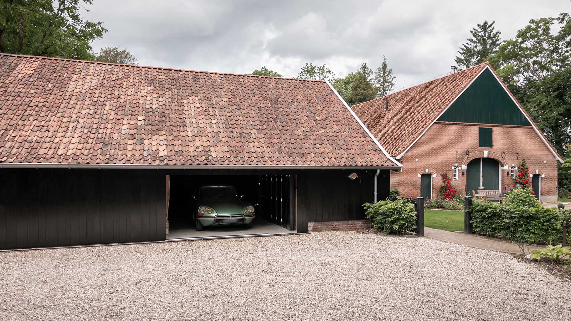 Zijwaartse garagedeur boerderijschuur