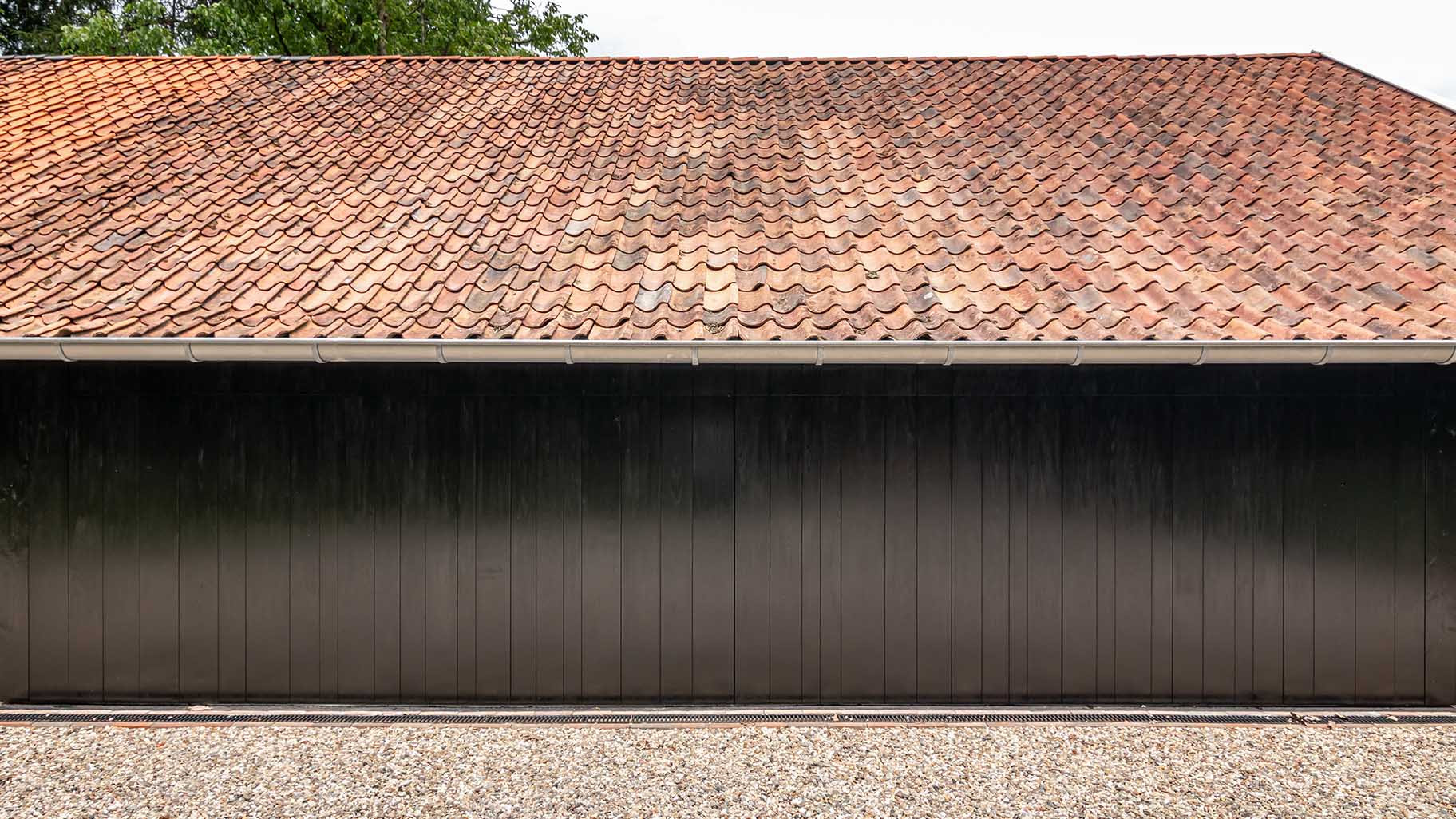 Zijwaartse garagedeur boerderijschuur