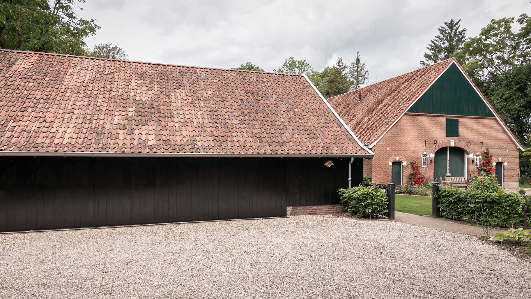 Zijwaartse garagedeur boerderijschuur
