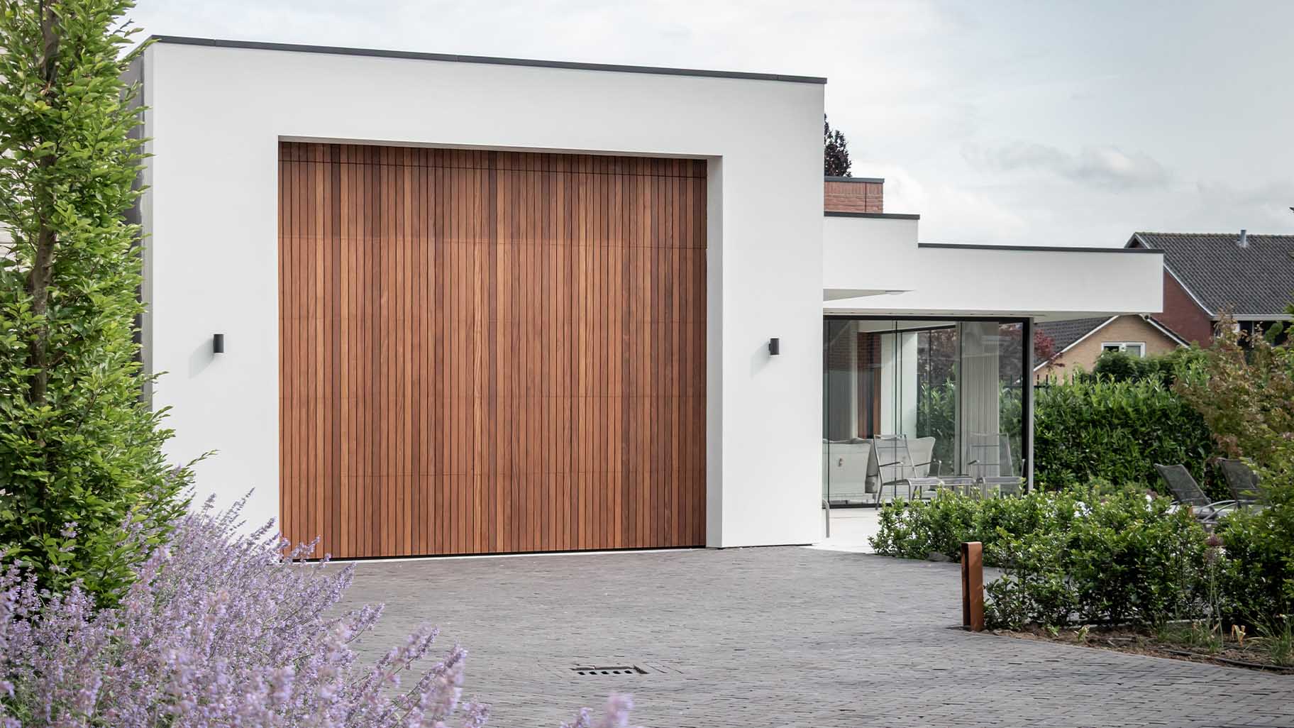 Afrormosia houten garagedeur