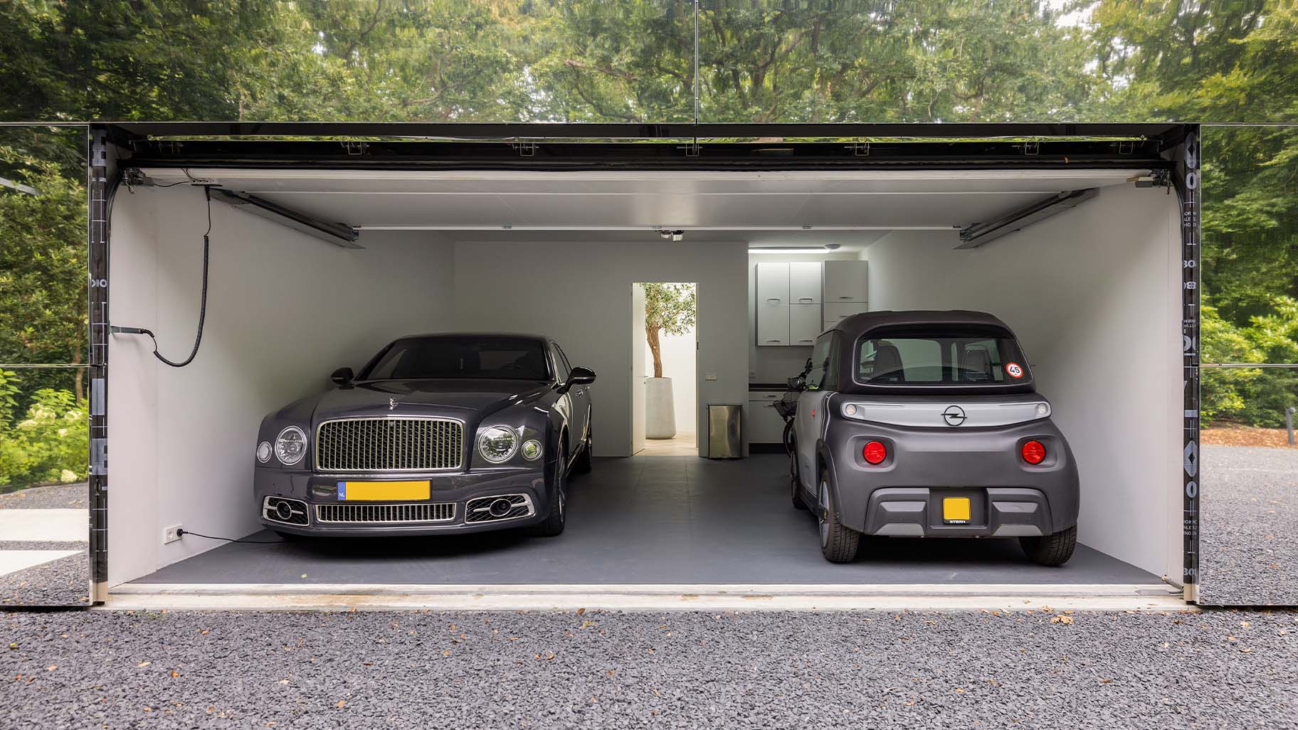 Garagedeur met spiegels Different Doors
