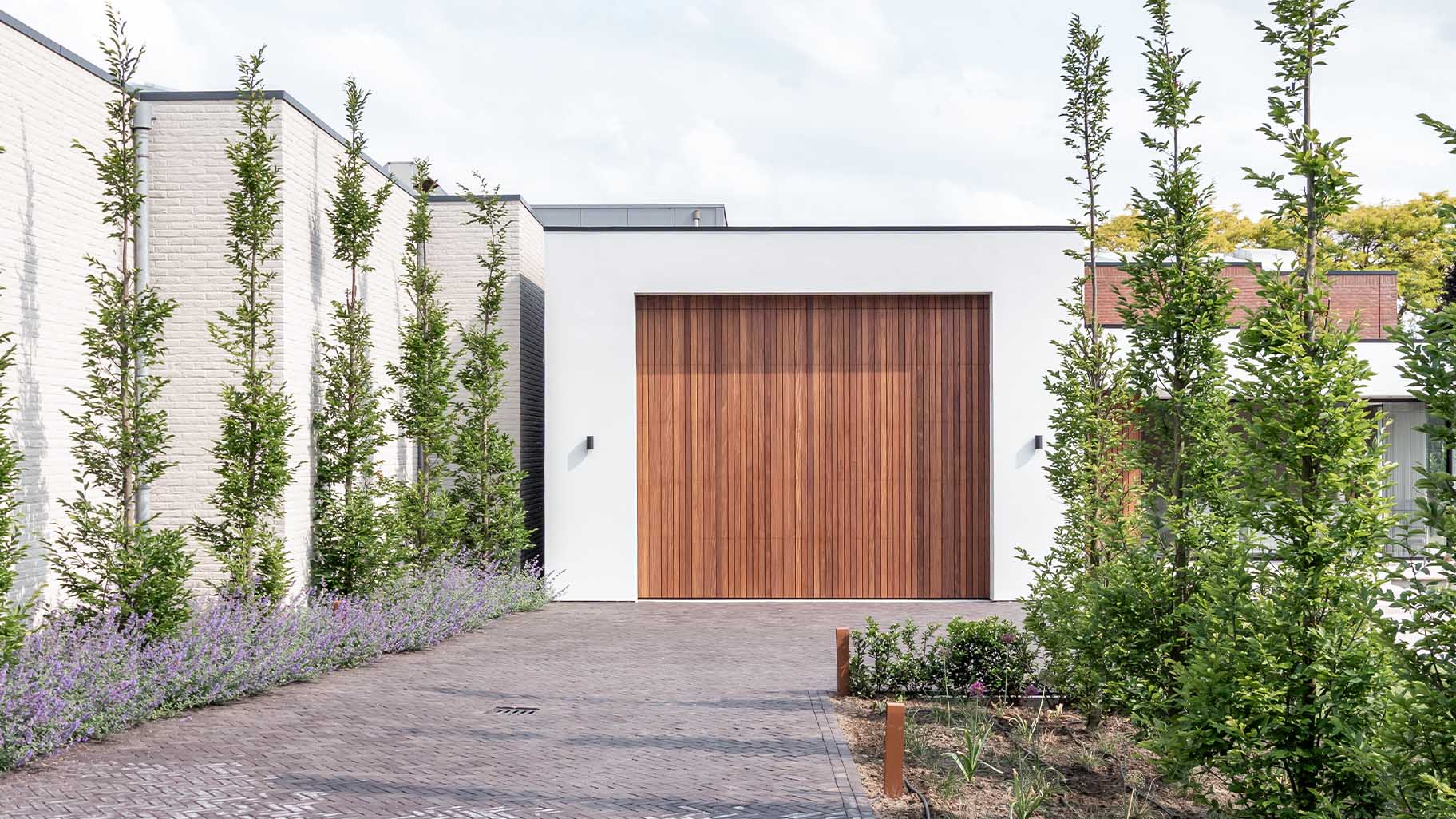 Houten garagedeur afrormosia