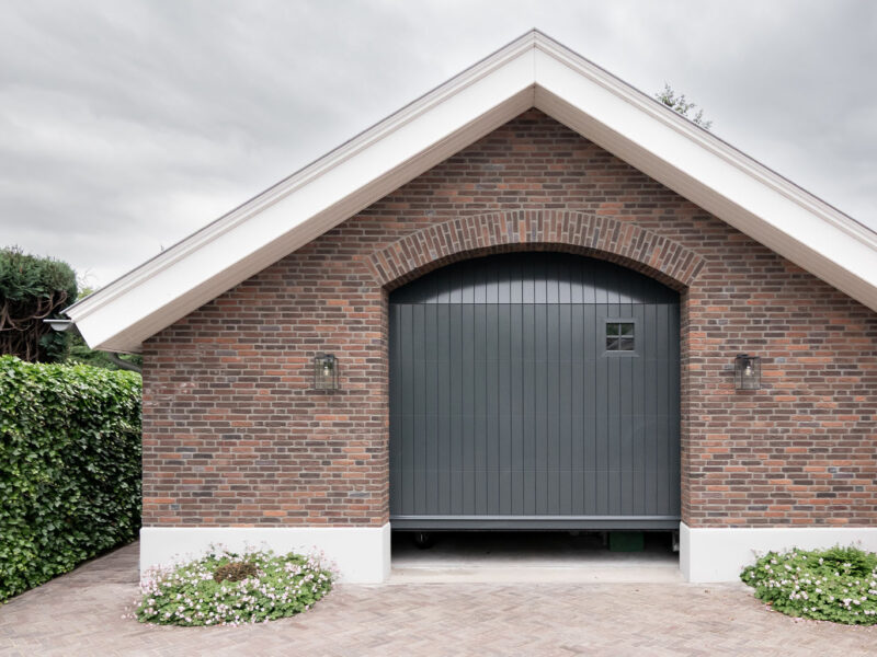 Houten garagedeur klassieke stijl