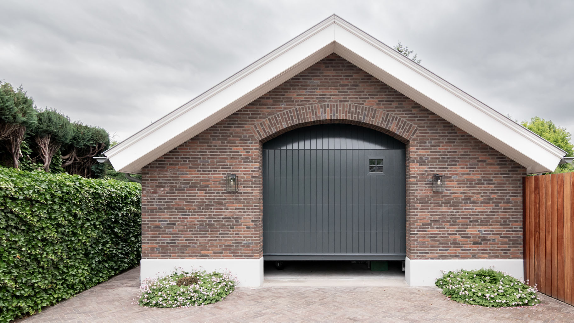 Houten garagedeur klassieke stijl