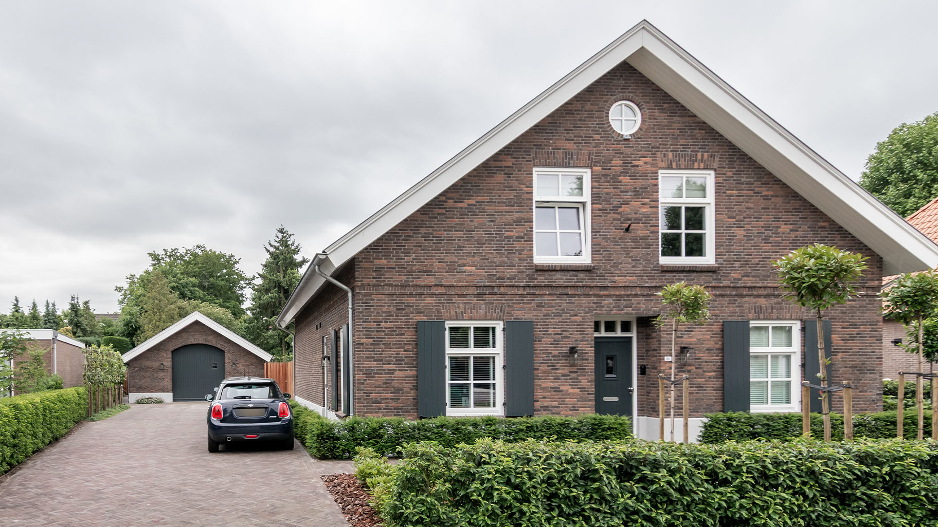 Houten garagedeur klassieke stijl