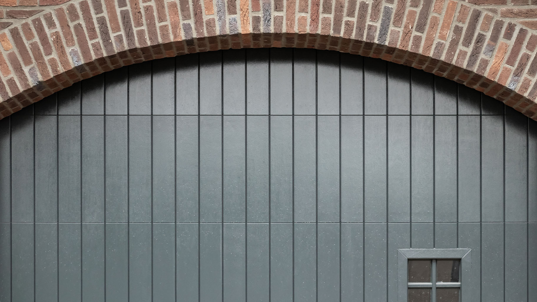Traditionele stijl houten garagedeur