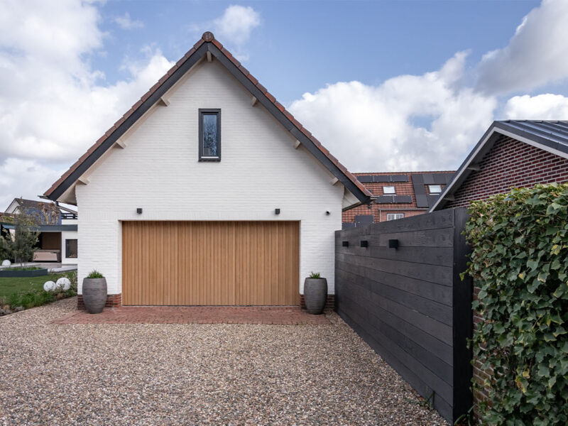 Zijwaartse garagedeur van Millboard